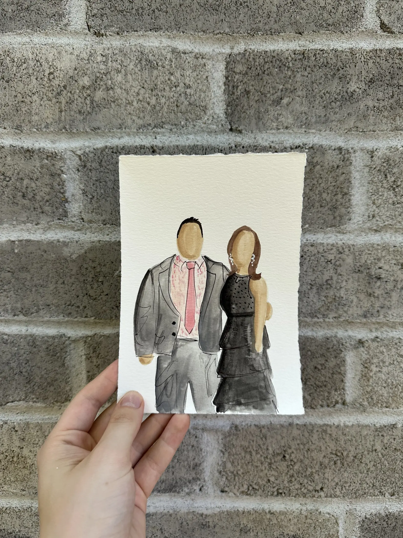 Portrait de couple tenu devant un mur de briques — aquarelle par Gabrielle