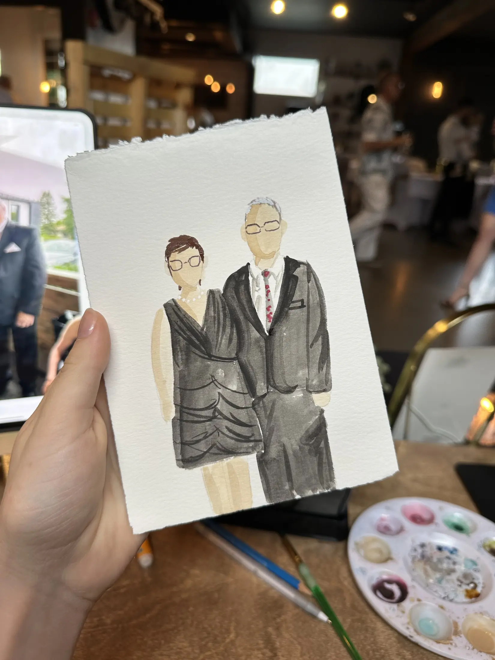 Deux invités en costumes foncés — aquarelle par Gabrielle
