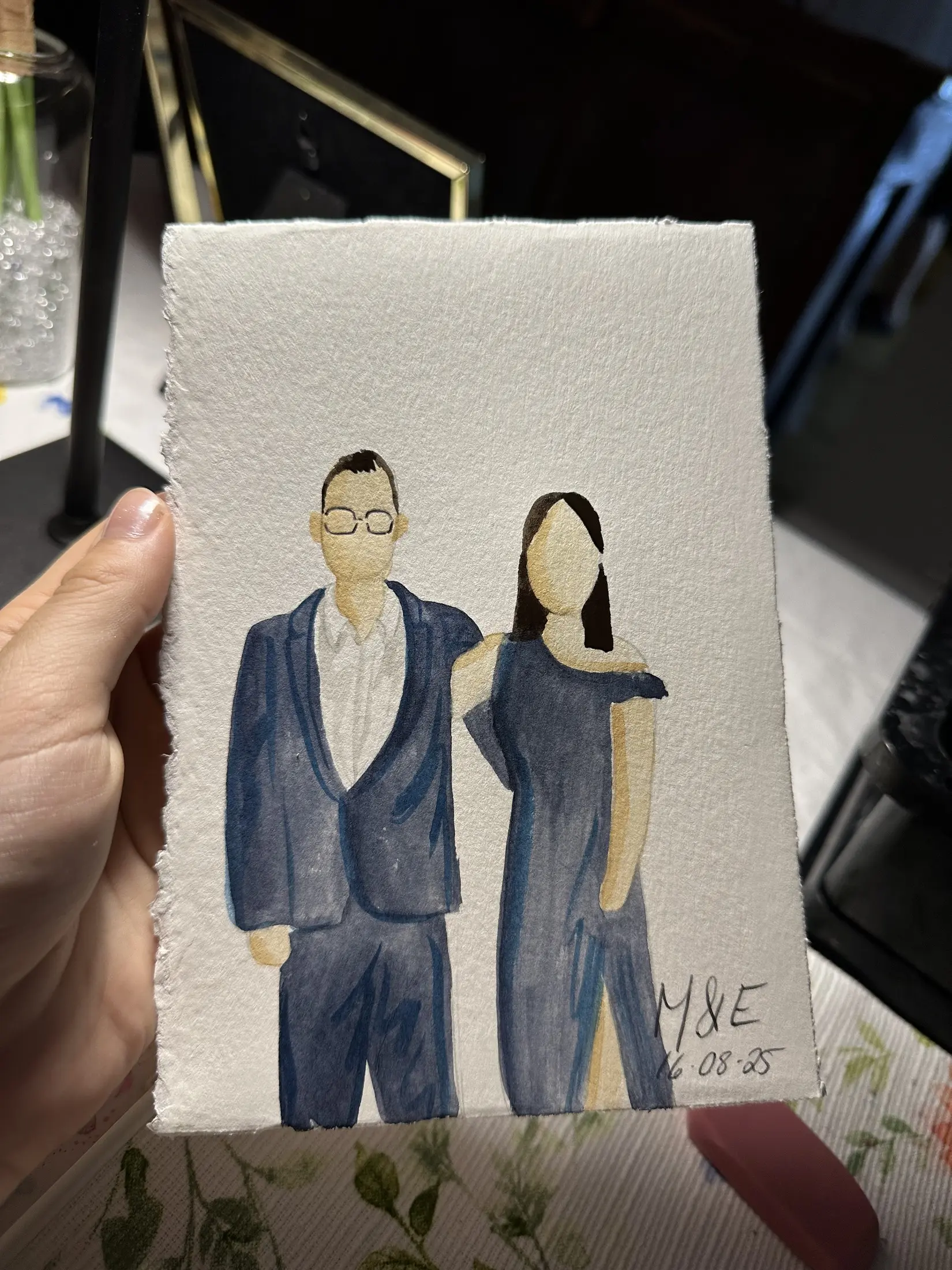 Couple en tenues de soirée bleues — aquarelle par Gabrielle