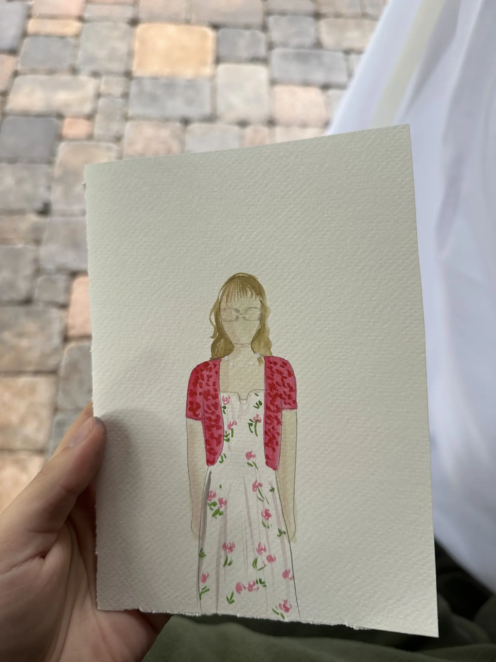Portrait individuel avec un cardigan rouge et une jupe fleurie — aquarelle par Gabrielle