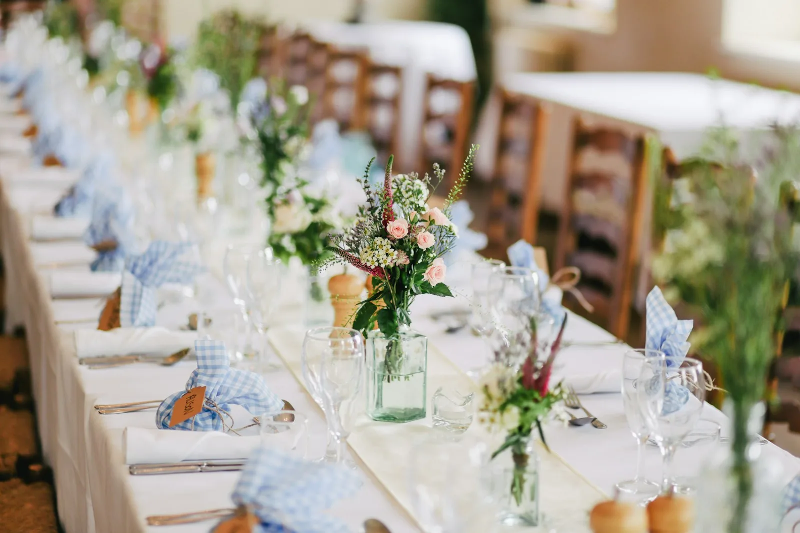 Wedding reception in Quebec, romantic setting for live watercolor painting